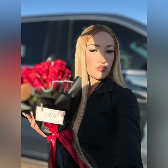 Meet your Posher, Estrella✨🍓 - Picture 3 of 13